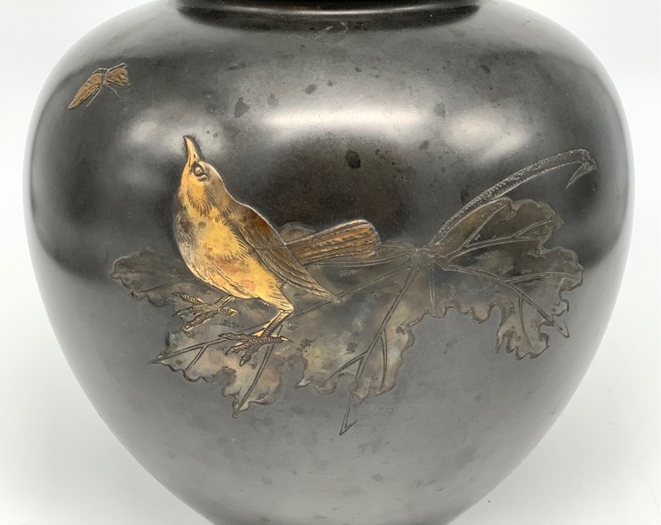 Антикварная ваза 
"Птица с бабочкой", Япония
