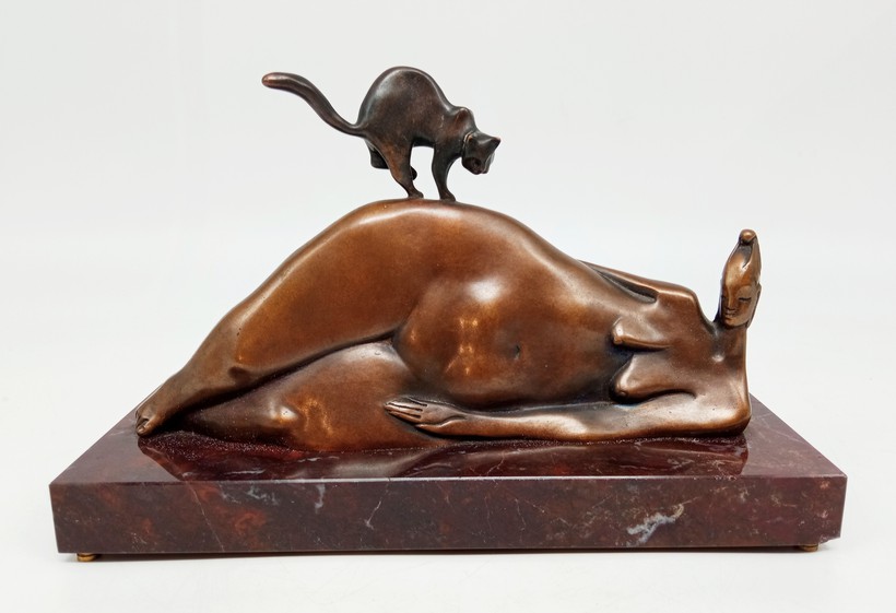 Sculpture "Woman and cat"