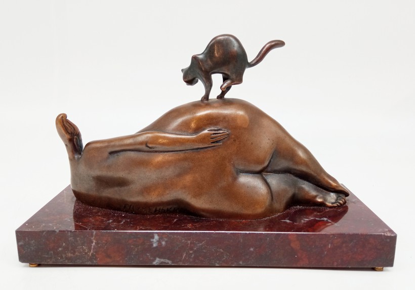 Sculpture "Woman and cat"