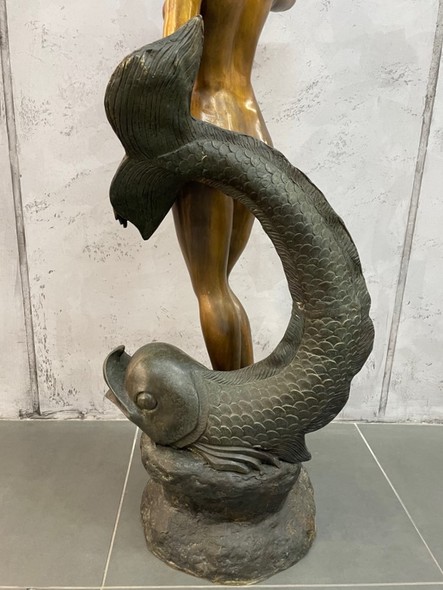 Винтажный фонтан «Нимфа и дельфин»