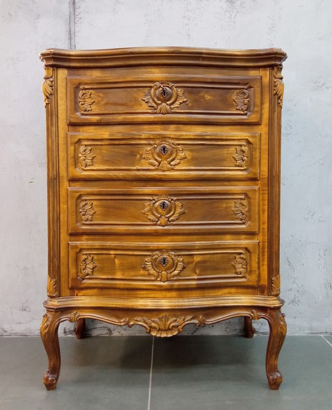 Antique chest of drawers