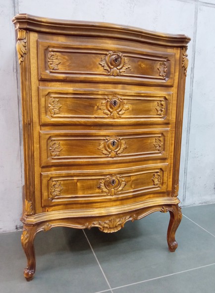 Antique chest of drawers