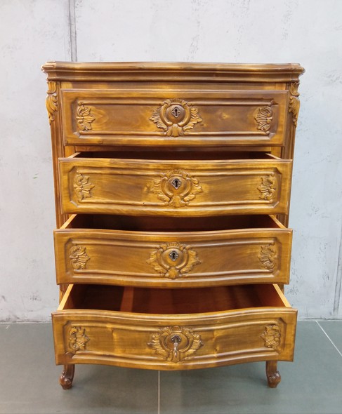 Antique chest of drawers