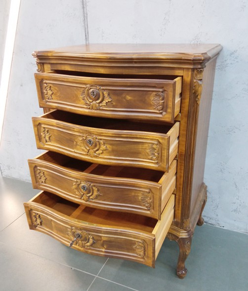 Antique chest of drawers