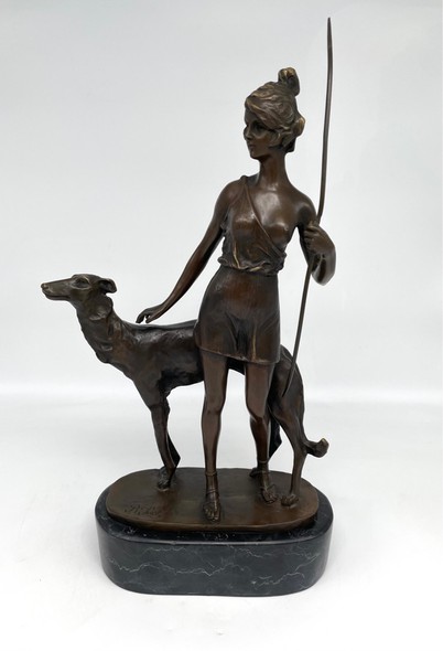 Антикварная скульптура «Охотница»