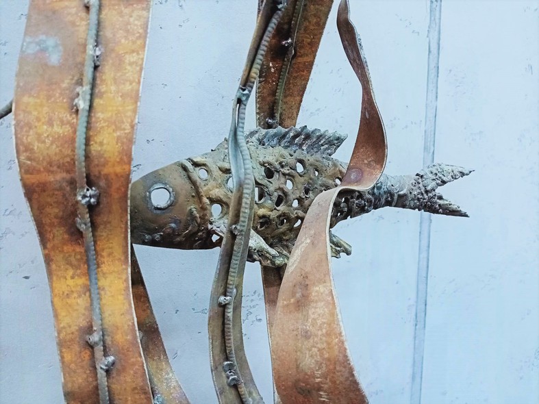 Sculpture "Fish in algae"