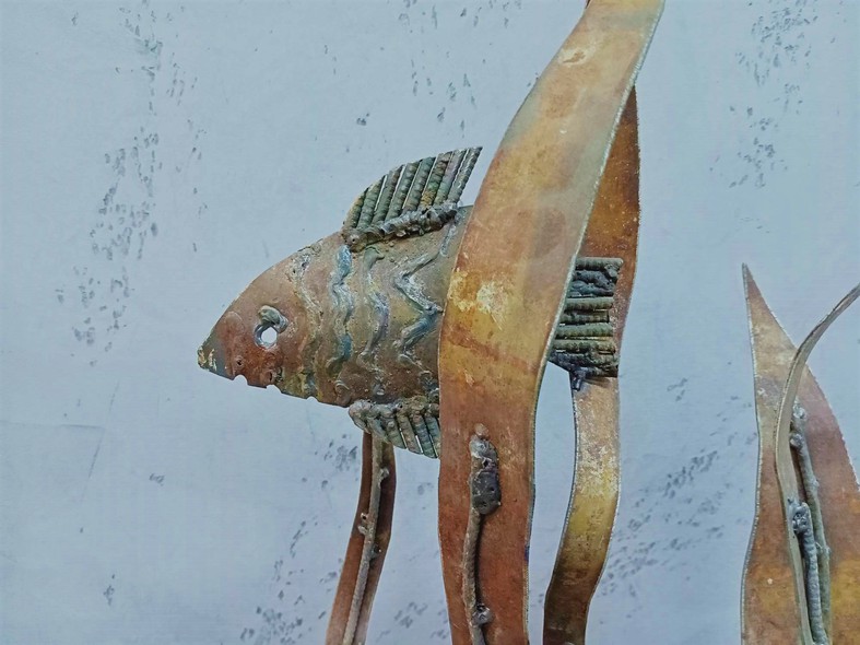 Скульптура «Рыбы в водорослях»