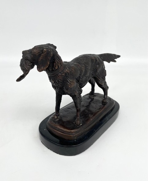 Антикварная скульптура «Собака с дичью»