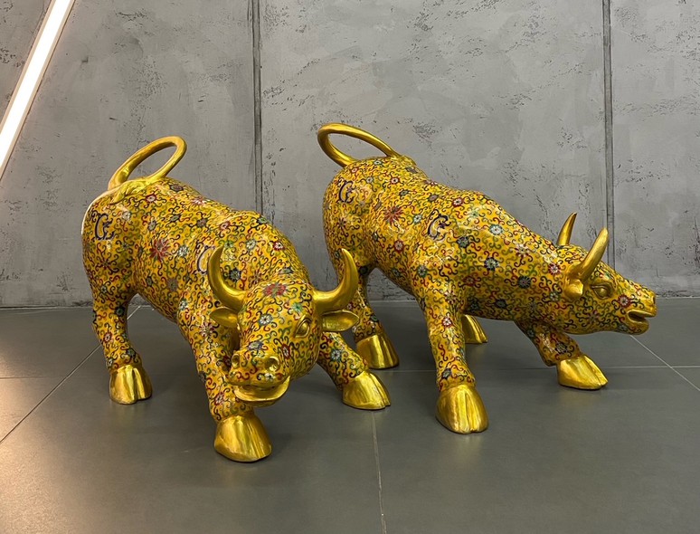 Antique sculptures "Attacking bulls" cloisonne, China