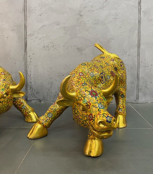 Antique sculptures "Attacking bulls" cloisonne, China