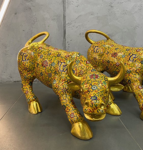 Antique sculptures "Attacking bulls" cloisonne, China