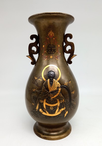 Antique vase "Dragon and Monk"