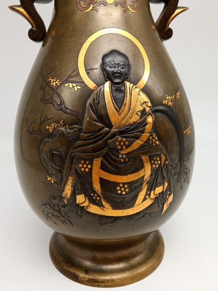 Старинная японская ваза 
"Дракон и монах"