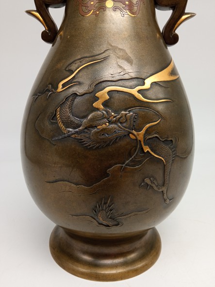 Antique vase "Dragon and Monk"