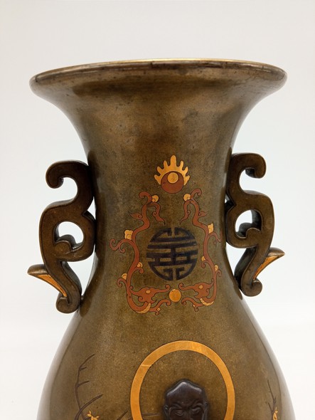 Antique vase "Dragon and Monk"