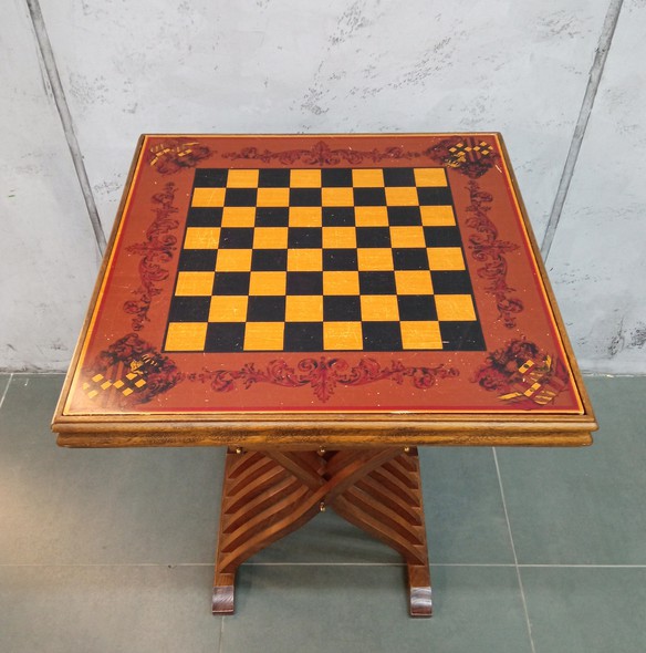 Винтажный шахматный стол