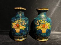 Антикварные парные китайские вазы.