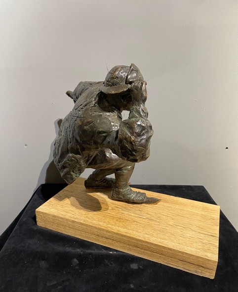 Скульптура из бронзы "Конькобежец"