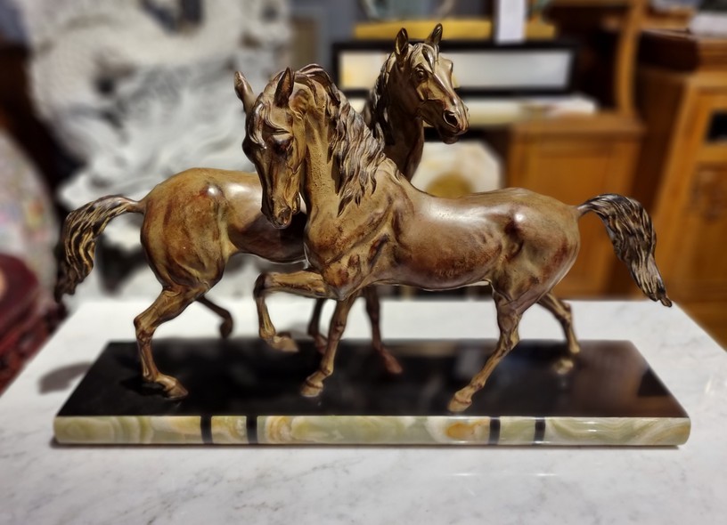 Антикварная скульптурная композиция «Лошади»