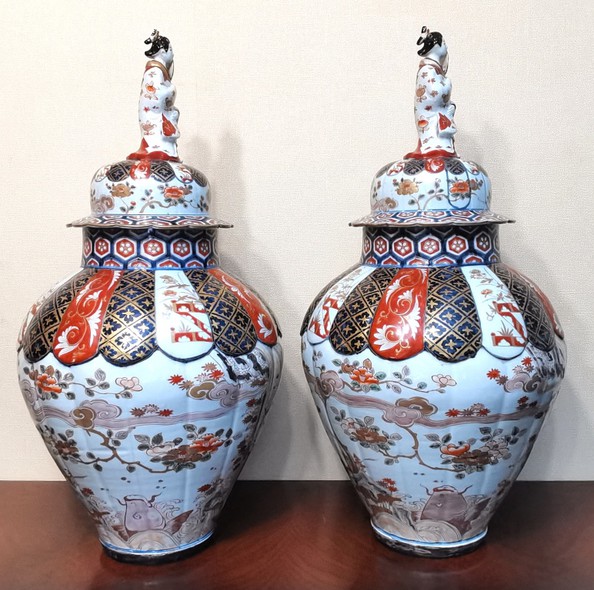 Pair of porcelain "ginger" vases in the Japanese style