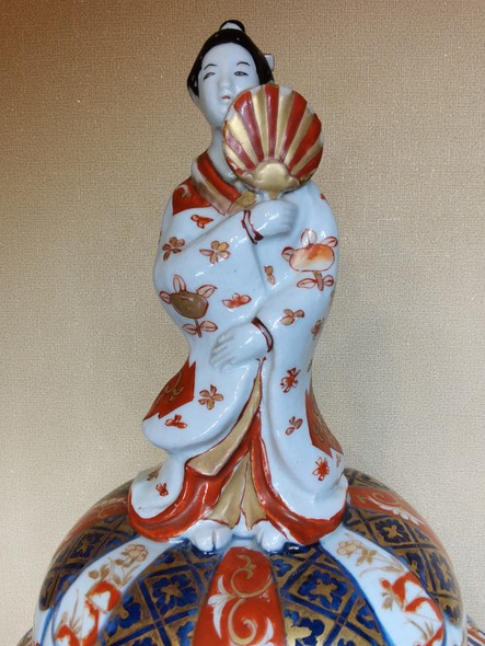 Pair of porcelain "ginger" vases in the Japanese style