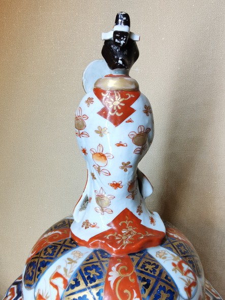 Pair of porcelain "ginger" vases in the Japanese style