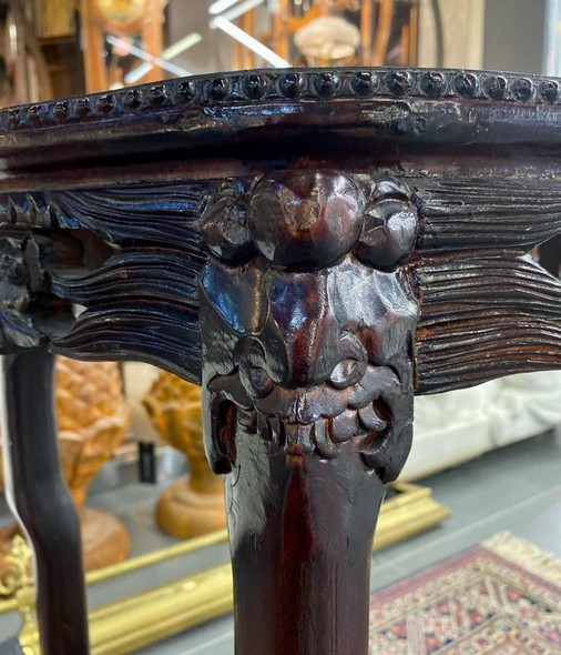 Антикварный столик в азиатском стиле