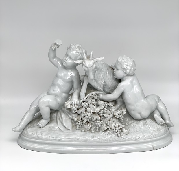 Антикварная  скульптурная композиция «Путти с козлёнком»