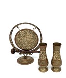 Antique gong with pair vases