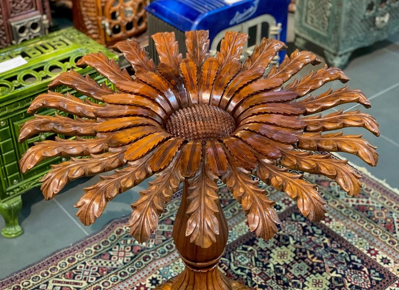 Антикварный столик «Цветок Солнца»