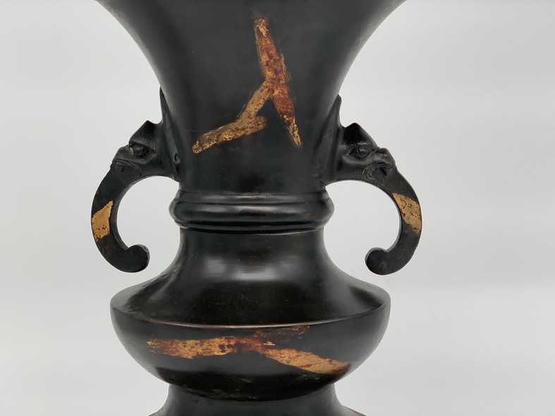 Decorative vessel with handles from the Edo period