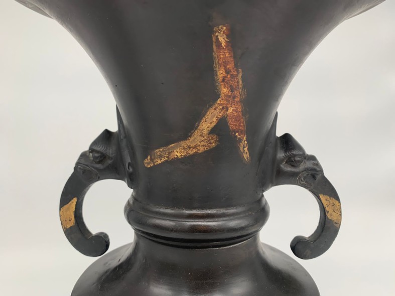 Decorative vessel with handles from the Edo period