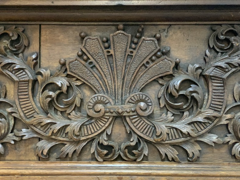 Fireplace portal in Georgian style