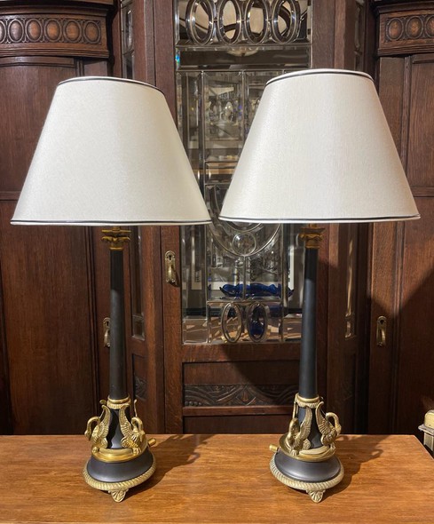 Vintage pair of lamps