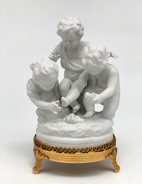 Antique sculpture "playing children"