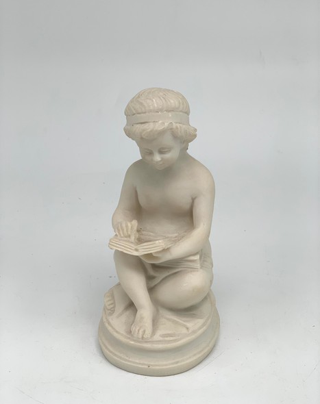 Антикварная статуэтка "Девочка с книгой"