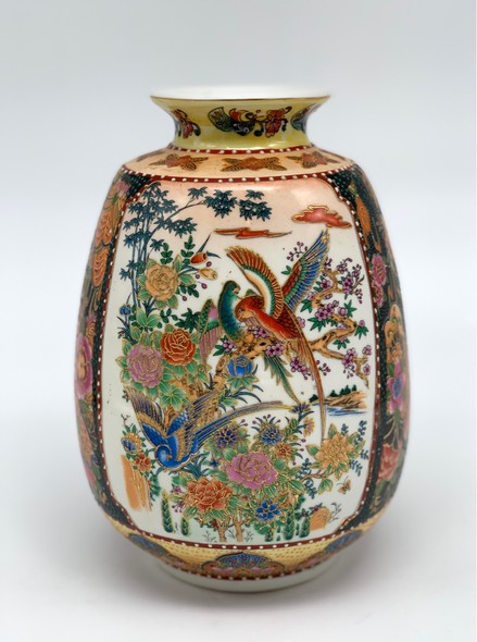 Antique vase "Parrots"