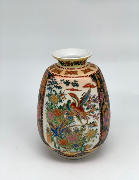 Antique vase "Parrots"