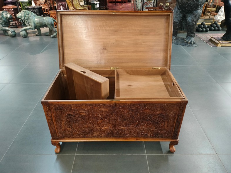 Antique chest bench