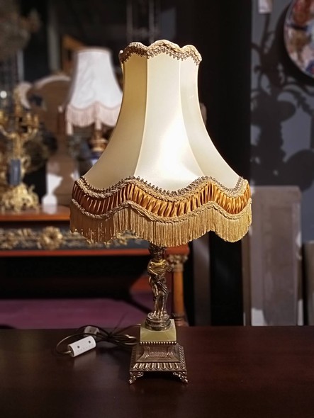 Антикварные настольные лампы