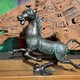 Антикварная скульптура «Скачущий конь»