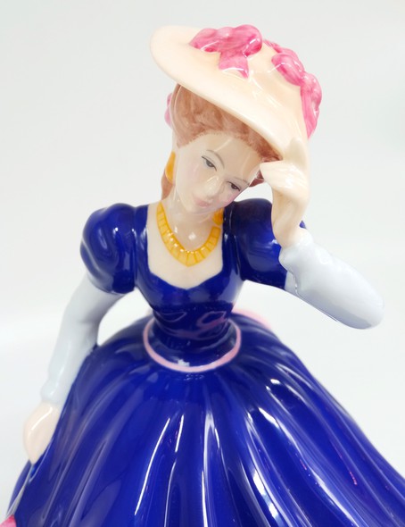 Антикварная статуэтка «Мэри», Royal Doulton