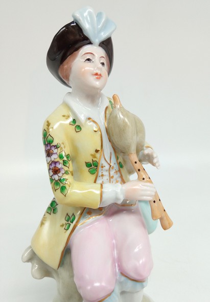 Antique figurine "Musician with a bagpipe", Sitzendorf, Germany