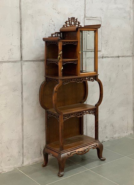 Antique showcase in the style of Gabriel Viardot