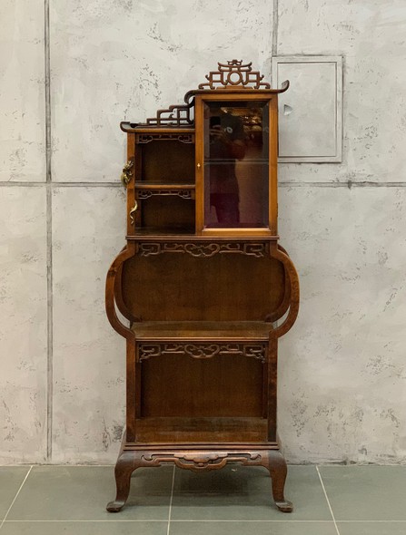 Antique showcase in the style of Gabriel Viardot