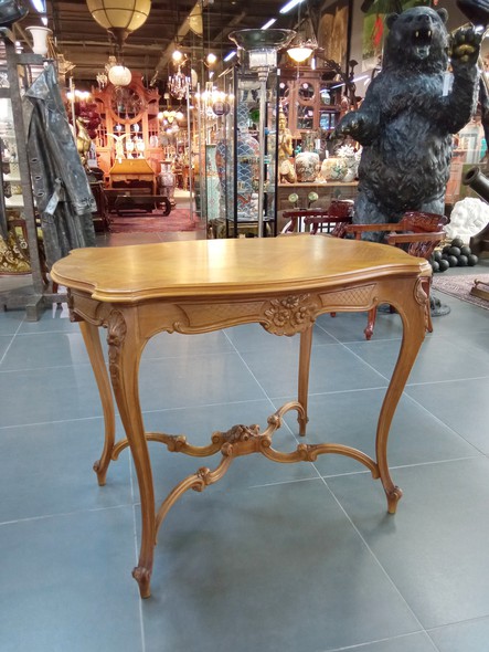 Antique french table