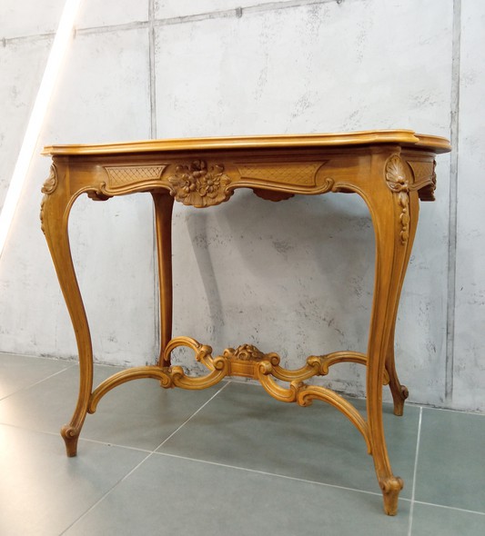 Antique french table