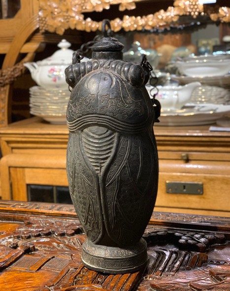 Antique vessel in the shape of a cicada
