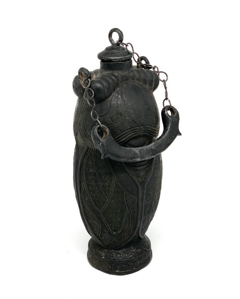 Antique vessel in the shape of a cicada