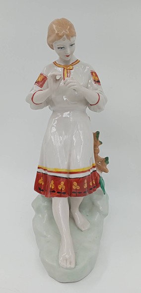Figure "Fortune-telling on a daisy"